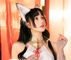 Viral Cosplayer's Unique Personal Announcement Sparks Global Interest - image 8