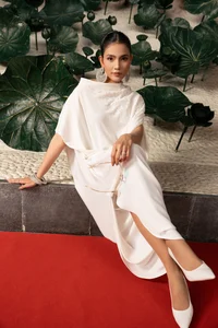 Beauty Queens Dazzle in All-White Outfits at VUNGOC&SON Fashion Show - image 7