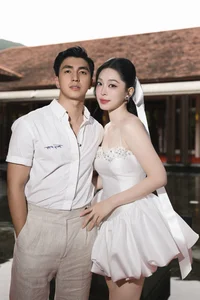 Beauty Queens Dazzle in All-White Outfits at VUNGOC&SON Fashion Show - image 1