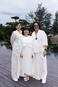 Beauty Queens Dazzle in All-White Outfits at VUNGOC&SON Fashion Show - image 2