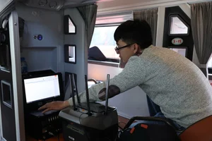 Behind the Scenes: The Intense 'Surgery' of a Sleeping Bus on Mountainous Roads - image 8