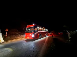 Behind the Scenes: The Intense 'Surgery' of a Sleeping Bus on Mountainous Roads - image 3