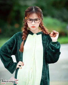 Aesthetic Glasses Fashion: Stunning Portraits of Angelic Girls Wearing Eyewear - image 31