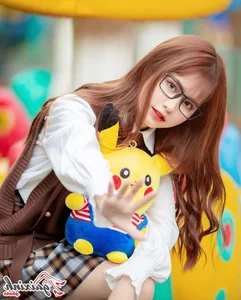 Aesthetic Glasses Fashion: Stunning Portraits of Angelic Girls Wearing Eyewear - image 28