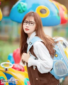 Aesthetic Glasses Fashion: Stunning Portraits of Angelic Girls Wearing Eyewear - image 10