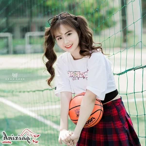 Aesthetic Glasses Fashion: Stunning Portraits of Angelic Girls Wearing Eyewear - image 3