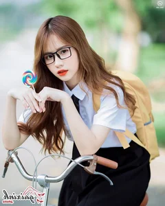 Aesthetic Glasses Fashion: Stunning Portraits of Angelic Girls Wearing Eyewear - image 24
