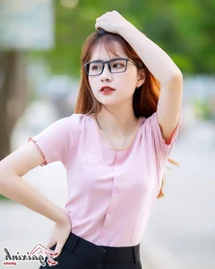 Aesthetic Glasses Fashion: Stunning Portraits of Angelic Girls Wearing Eyewear - image 36