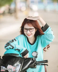 Aesthetic Glasses Fashion: Stunning Portraits of Angelic Girls Wearing Eyewear - image 26