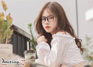 Aesthetic Glasses Fashion: Stunning Portraits of Angelic Girls Wearing Eyewear - image 35