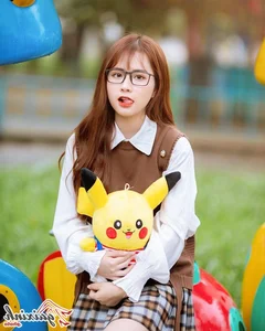 Aesthetic Glasses Fashion: Stunning Portraits of Angelic Girls Wearing Eyewear - image 48
