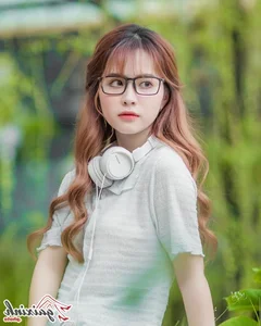 Aesthetic Glasses Fashion: Stunning Portraits of Angelic Girls Wearing Eyewear - image 9