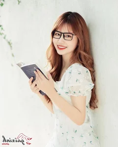 Aesthetic Glasses Fashion: Stunning Portraits of Angelic Girls Wearing Eyewear - image 17