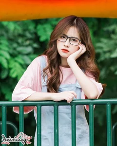 Aesthetic Glasses Fashion: Stunning Portraits of Angelic Girls Wearing Eyewear - image 45