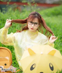 Aesthetic Glasses Fashion: Stunning Portraits of Angelic Girls Wearing Eyewear - image 29