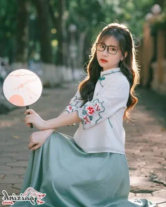 Aesthetic Glasses Fashion: Stunning Portraits of Angelic Girls Wearing Eyewear - image 62