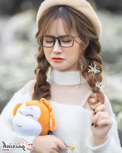 Aesthetic Glasses Fashion: Stunning Portraits of Angelic Girls Wearing Eyewear - image 27