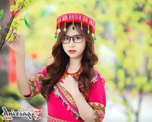 Aesthetic Glasses Fashion: Stunning Portraits of Angelic Girls Wearing Eyewear - image 38