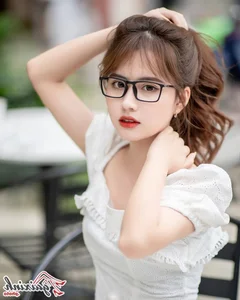 Aesthetic Glasses Fashion: Stunning Portraits of Angelic Girls Wearing Eyewear - image 52