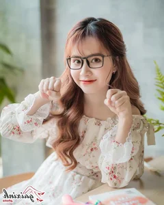 Aesthetic Glasses Fashion: Stunning Portraits of Angelic Girls Wearing Eyewear - image 64