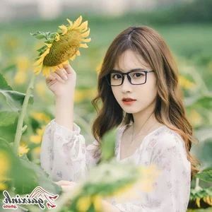 Aesthetic Glasses Fashion: Stunning Portraits of Angelic Girls Wearing Eyewear - image 15