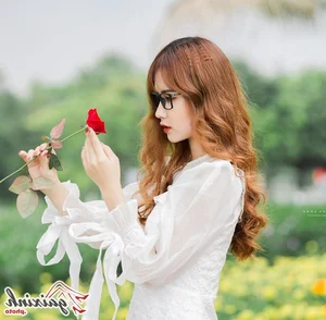 Aesthetic Glasses Fashion: Stunning Portraits of Angelic Girls Wearing Eyewear - image 47