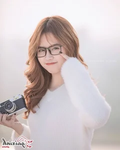 Aesthetic Glasses Fashion: Stunning Portraits of Angelic Girls Wearing Eyewear - image 60