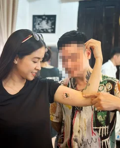 Actress Thuy Duong: The 'Miss of Theater' with Bold Tattoos and Charismatic Style - image 2
