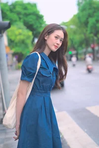Casual Elegance: Exploring the Personal Style of Anh Duc’s Wife - image 7