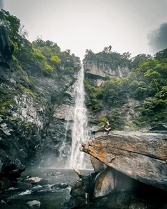 Hang Te Cho Waterfall: A Majestic Hidden Paradise for Adventure Seekers - image 0