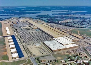 Inside the World's Largest F-35 Fighter Jet Assembly Plant - image 6
