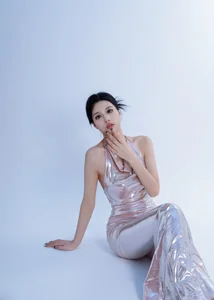 Elegant Mature Woman Portrait Gallery: The Cool Goddess Aesthetic by Yituyu - image 3