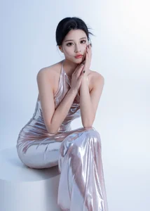Elegant Mature Woman Portrait Gallery: The Cool Goddess Aesthetic by Yituyu - image 1