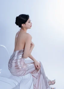 Elegant Mature Woman Portrait Gallery: The Cool Goddess Aesthetic by Yituyu - image 7