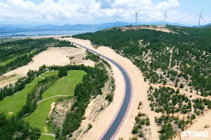 The 100 Billion VND Road: A Scenic Journey Through Vietnam's Coastal Dunes - image 2