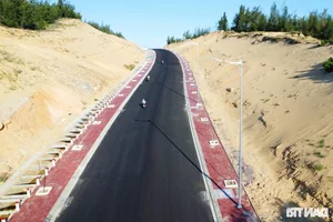 The 100 Billion VND Road: A Scenic Journey Through Vietnam's Coastal Dunes - image 7