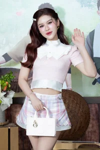 Seafood Tycoon's Daughter Makes Waves on Reality Show 'Gia Dinh Haha' - image 9
