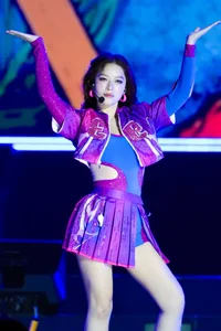 Seafood Tycoon's Daughter Makes Waves on Reality Show 'Gia Dinh Haha' - image 3