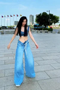 How Singer Hien Thuc Masters Fashion to Accentuate Her Slim Waist - image 8