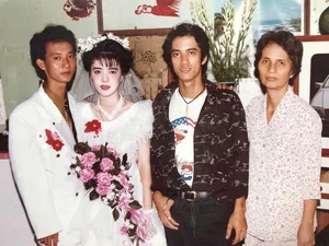 Timeless Elegance: The Viral 1995 Wedding Photos That Are Captivating Modern Audiences - image 8