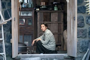 IU: Global Stardom, Hit Dramas, and Her High-Profile Romance - image 1