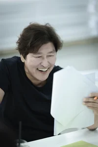 Song Kang Ho and Lee Kwang Soo Lead Star-Studded Cast in Comedy Film Gardeners - image 5