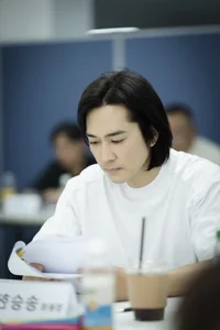 Song Kang Ho and Lee Kwang Soo Lead Star-Studded Cast in Comedy Film Gardeners - image 7