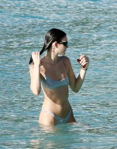 Famous Model Spotted in Chic Bikini During Romantic Beach Getaway - image 2