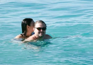 Famous Model Spotted in Chic Bikini During Romantic Beach Getaway - image 6
