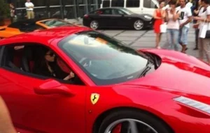 Liu Yifei Effortless Luxury: Cool Exhibition Style and Supercar Shopping - image 5