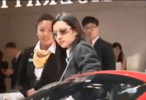 Liu Yifei Effortless Luxury: Cool Exhibition Style and Supercar Shopping - image 1
