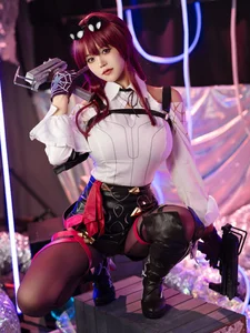 Ogura Chiyo Kafka Cosplay: Stunning Honkai Star Rail Tribute to the Mysterious Stellaron Hunter - image 22
