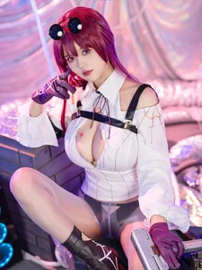 Ogura Chiyo Kafka Cosplay: Stunning Honkai Star Rail Tribute to the Mysterious Stellaron Hunter - image 96