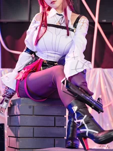 Ogura Chiyo Kafka Cosplay: Stunning Honkai Star Rail Tribute to the Mysterious Stellaron Hunter - image 16